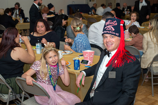 Hanna, Juliana, Sofia, Frank at table